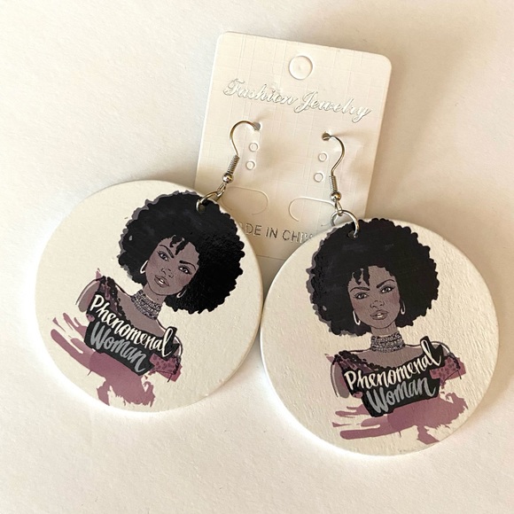 Accessories - NWOT Phenomenal Woman Circle Earrings